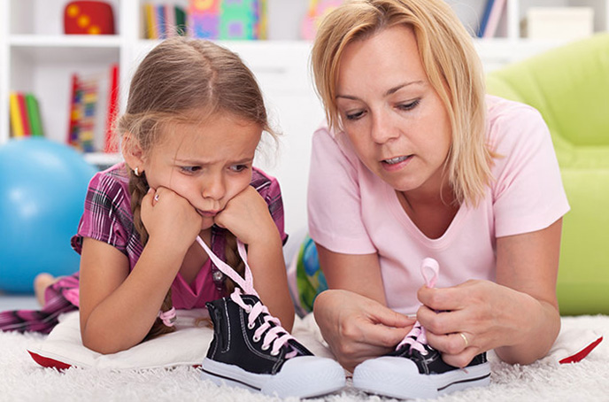 Учим ребенка завязывать шнурки